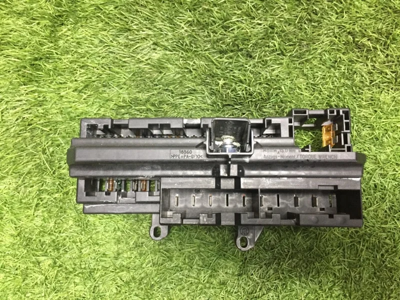 Блок предохранителей BMW 7 E65 N62B44 2005 - миниатюра 2