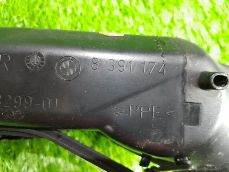 Дефлектор воздушный правый BMW 5 E39 M52B25 1998 - миниатюра 5