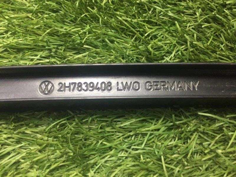 Направляющая стекла задняя правая Volkswagen - миниатюра 5