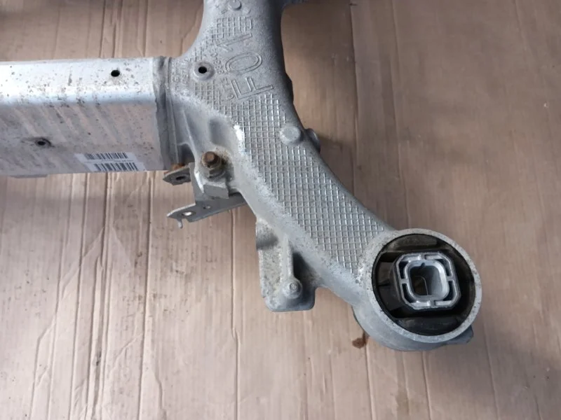 Балка подрамник передняя BMW 7 F02 N63B44A 2010 - миниатюра 2
