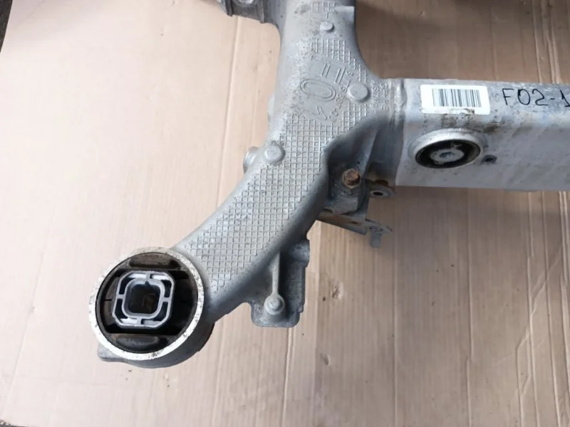 Балка подрамник передняя BMW 7 F02 N63B44A 2010 - миниатюра 3