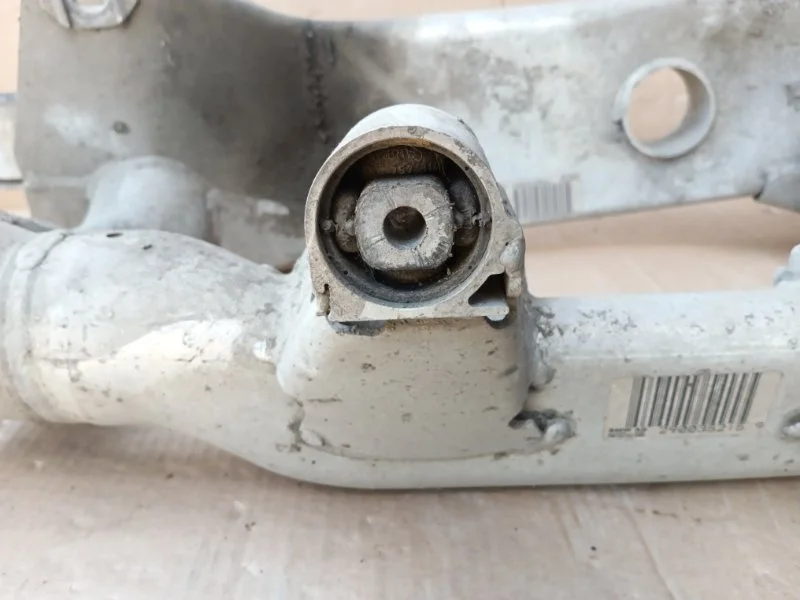 Балка подрамник задняя BMW 7 E65 N62B44A 2002 - миниатюра 9