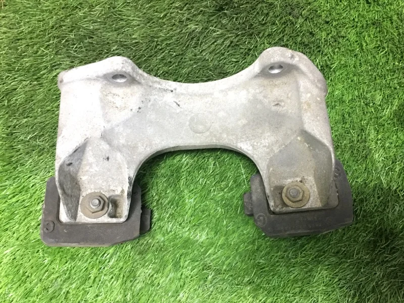 Кронштейн КПП BMW 5 E60/E61 M54B30 2004 - миниатюра 2