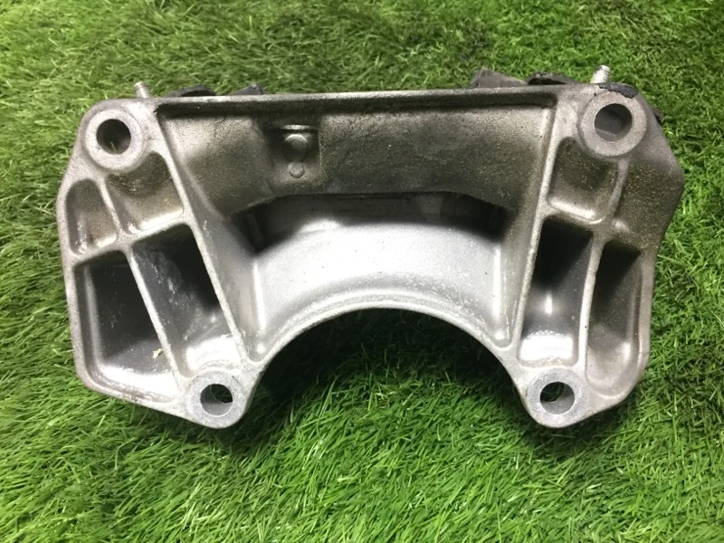 Кронштейн КПП BMW 5 E60/E61 M54B30 2004 - миниатюра 3