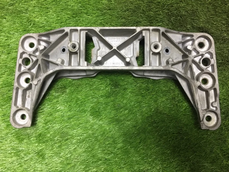 Кронштейн КПП BMW 5 E60/E61 M54B30 2004 - миниатюра 2