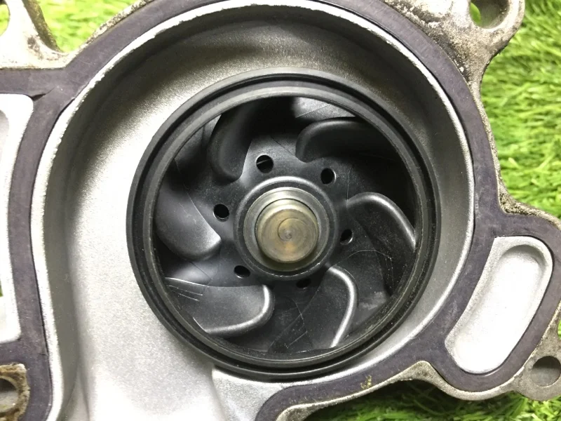 Насос водяной (помпа) BMW 5 F10/F11 N47D20C 2015 - миниатюра 3