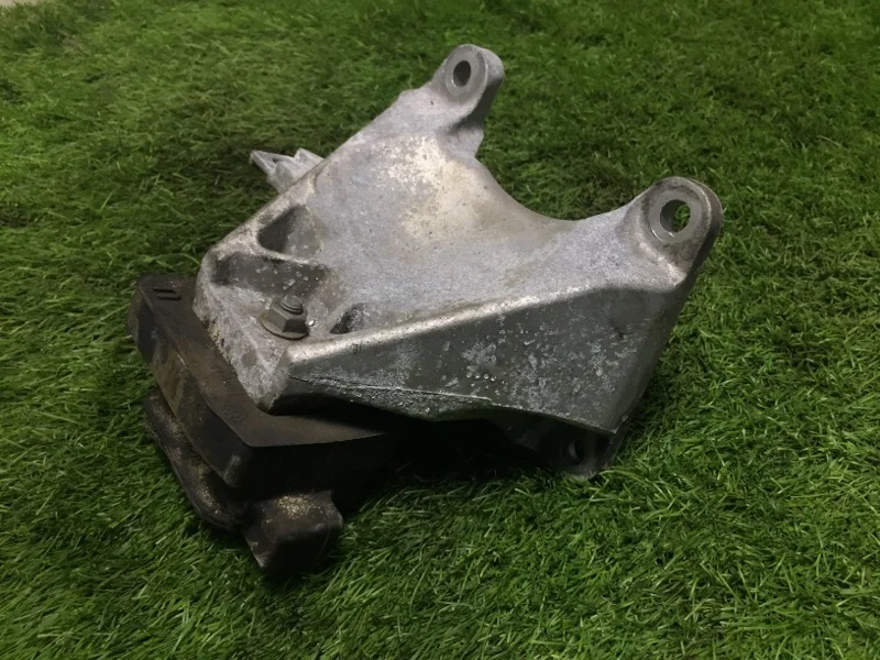 Кронштейн КПП BMW 5 F10/F11 N47D20C 2015 - изображение 1