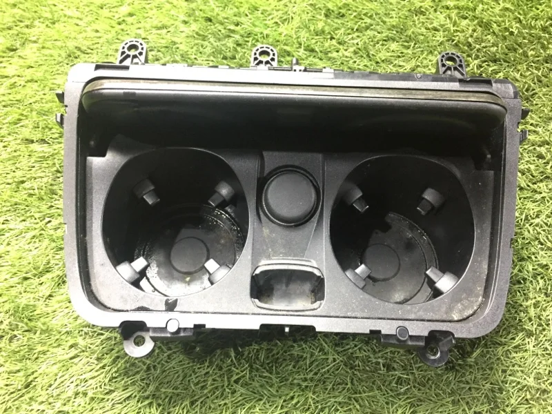 Подстаканник передний BMW 5 F10/F11 N47D20C 2015 - миниатюра 2