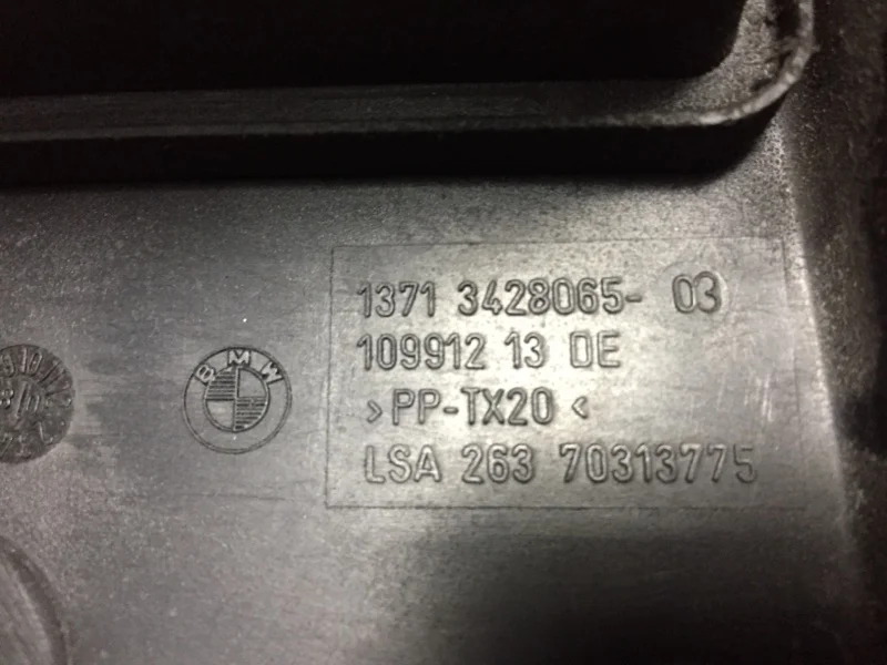 Воздухозаборник BMW X3 E83 N52B25 2008 - миниатюра 7
