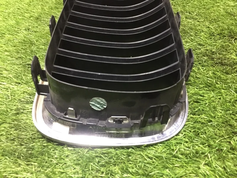 Решетка радиатора левая BMW 5 F10/F11 N47D20C 2015 - миниатюра 4