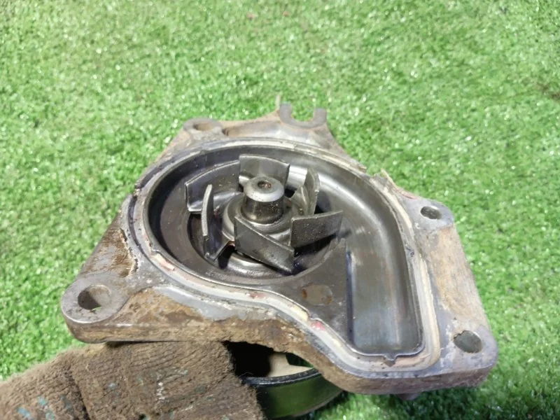 Насос водяной (помпа) Mazda 3 BK Z6 652169 2007 - миниатюра 3