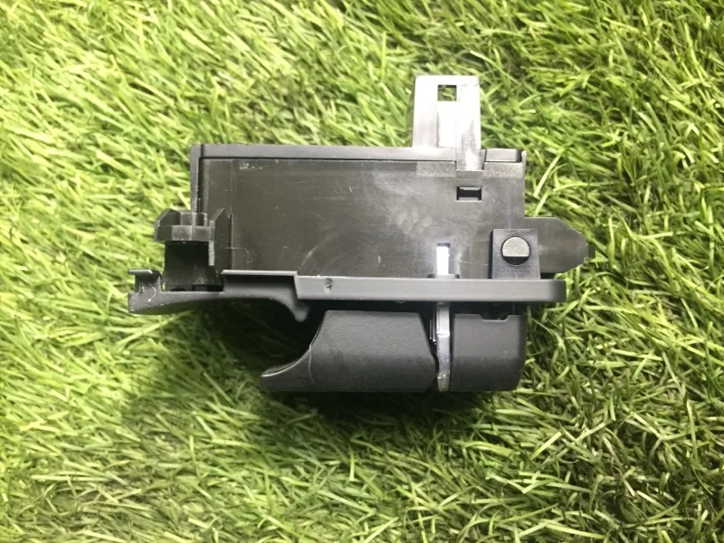 Кнопка стояночного тормоза BMW 5 F10/F11 N47D20C - миниатюра 2