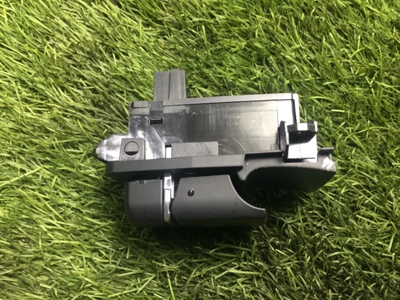 Кнопка стояночного тормоза BMW 5 F10/F11 N47D20C - миниатюра 3