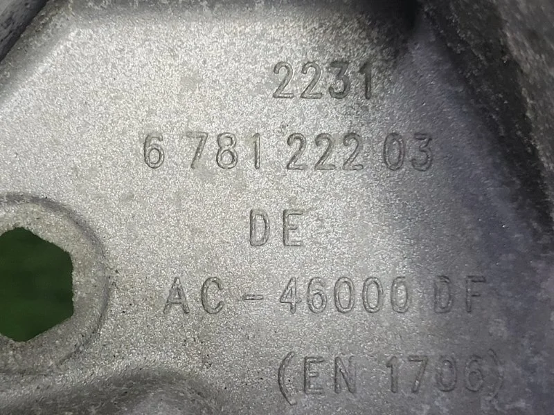 Кронштейн КПП BMW 5 F10/F11 N47D20 2012 - миниатюра 4