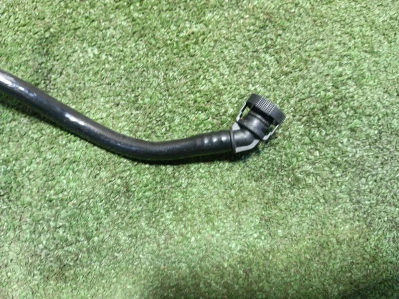 Трубка вентиляционная BMW X5 E70 N55B30A 2010 - миниатюра 3