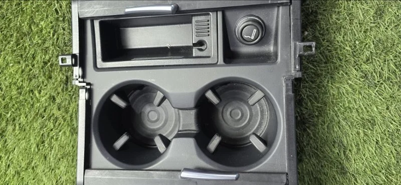 Подстаканник BMW X5 E70 N57D30A 2013 - миниатюра 4