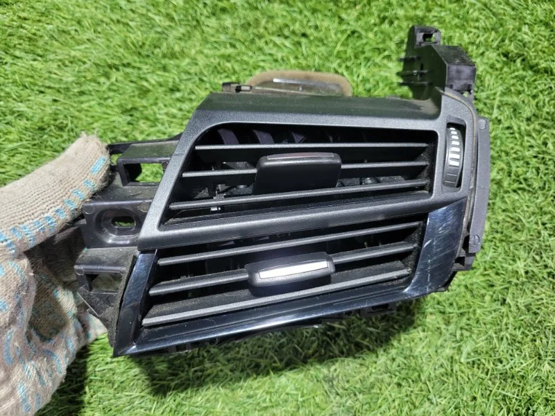 Дефлектор воздушный передний правый BMW X5 F15 - миниатюра 2