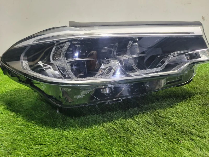 Фара ксеноновая правая BMW 5 G30 B47D20A 2018 - миниатюра 2