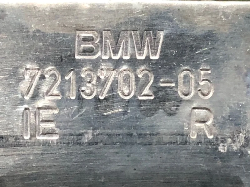 Кронштейн правый BMW X5 E70 S63B44A 2011 - миниатюра 5