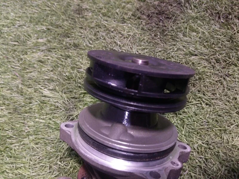 Насос водяной (помпа) BMW X3 E83 M54B30 2004 - миниатюра 4