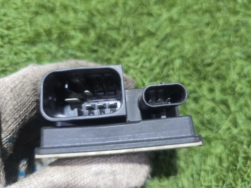 Реле свечей накала BMW 5 F10/F11 N47D20 2012 - миниатюра 4