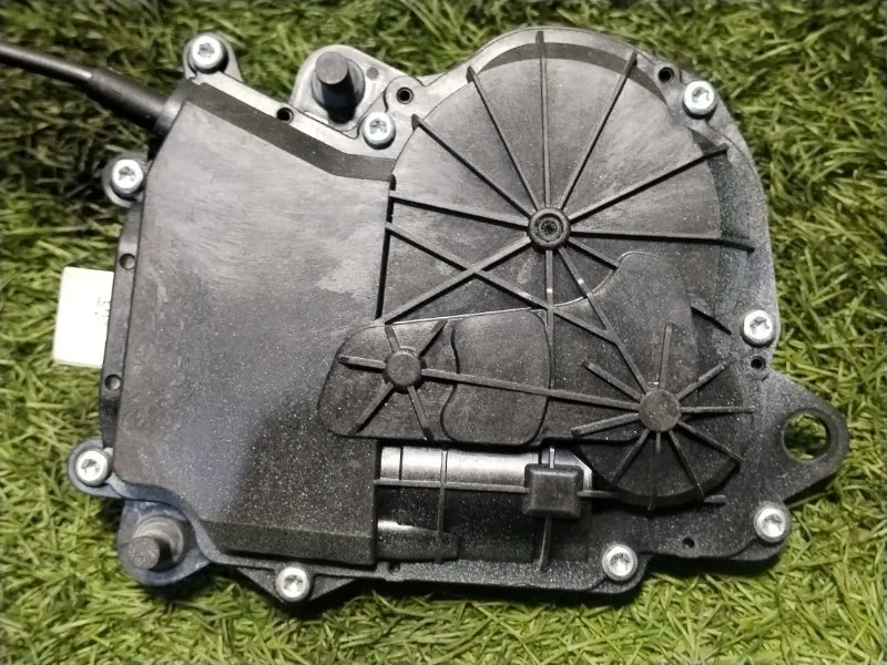 Доводчик двери багажника BMW 5 F10/F11 B47D20A - миниатюра 4