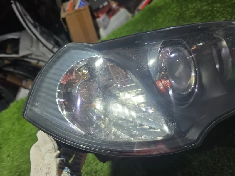 Фара ксеноновая правая BMW X3 E83 M54B30 2004 - миниатюра 3