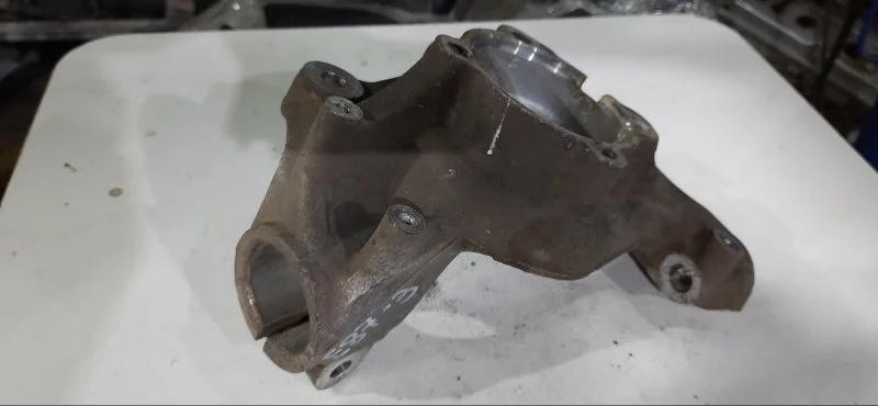 Кулак поворотный передний левый BMW 1 E87 N45B16 - миниатюра 4