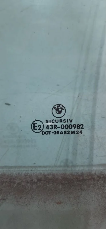 Стекло двери переднее левое BMW 5 E39 M52B25 1998 - миниатюра 3