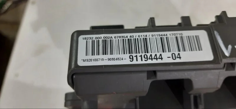 Блок предохранителей передний BMW 3 E90/E91 N43B20 - миниатюра 4