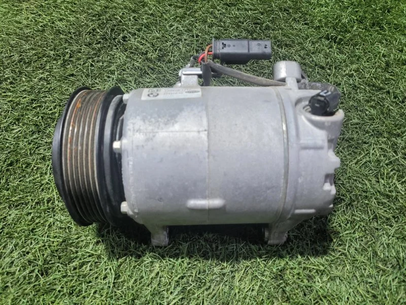 Компрессор кондиционера BMW 5 F10/F11 B47D20A 2015 - миниатюра 2