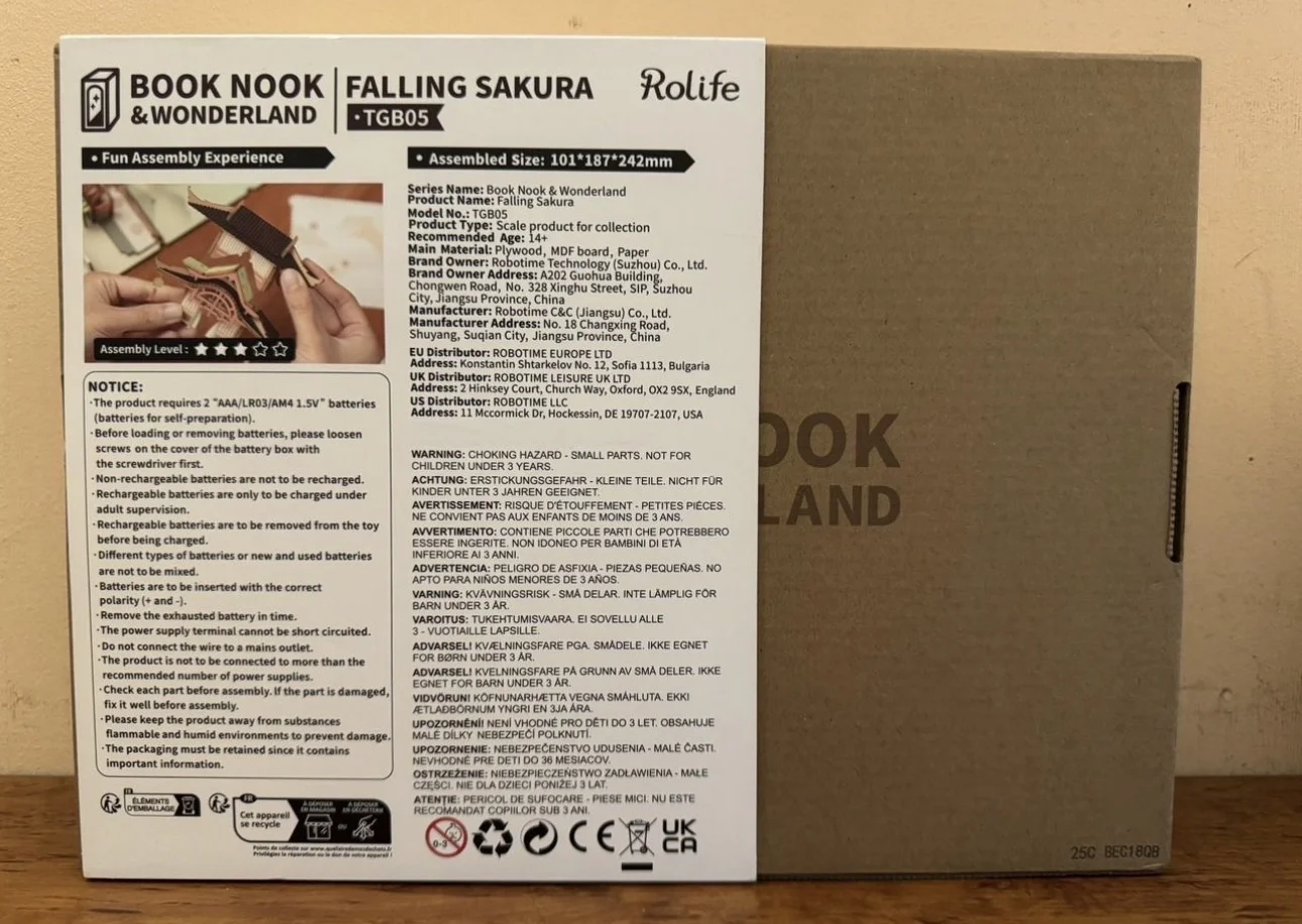 Вставка на книжную полку Falling Sakura - миниатюра 2