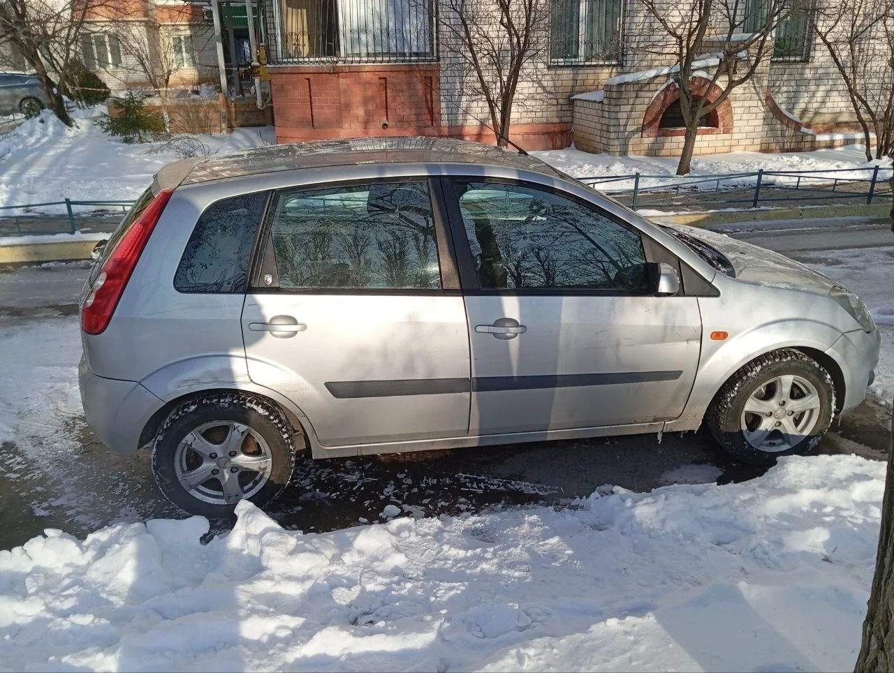 Автомобиль Ford Fiesta 1.4 AMT, 2007, 138 125 км - миниатюра 4