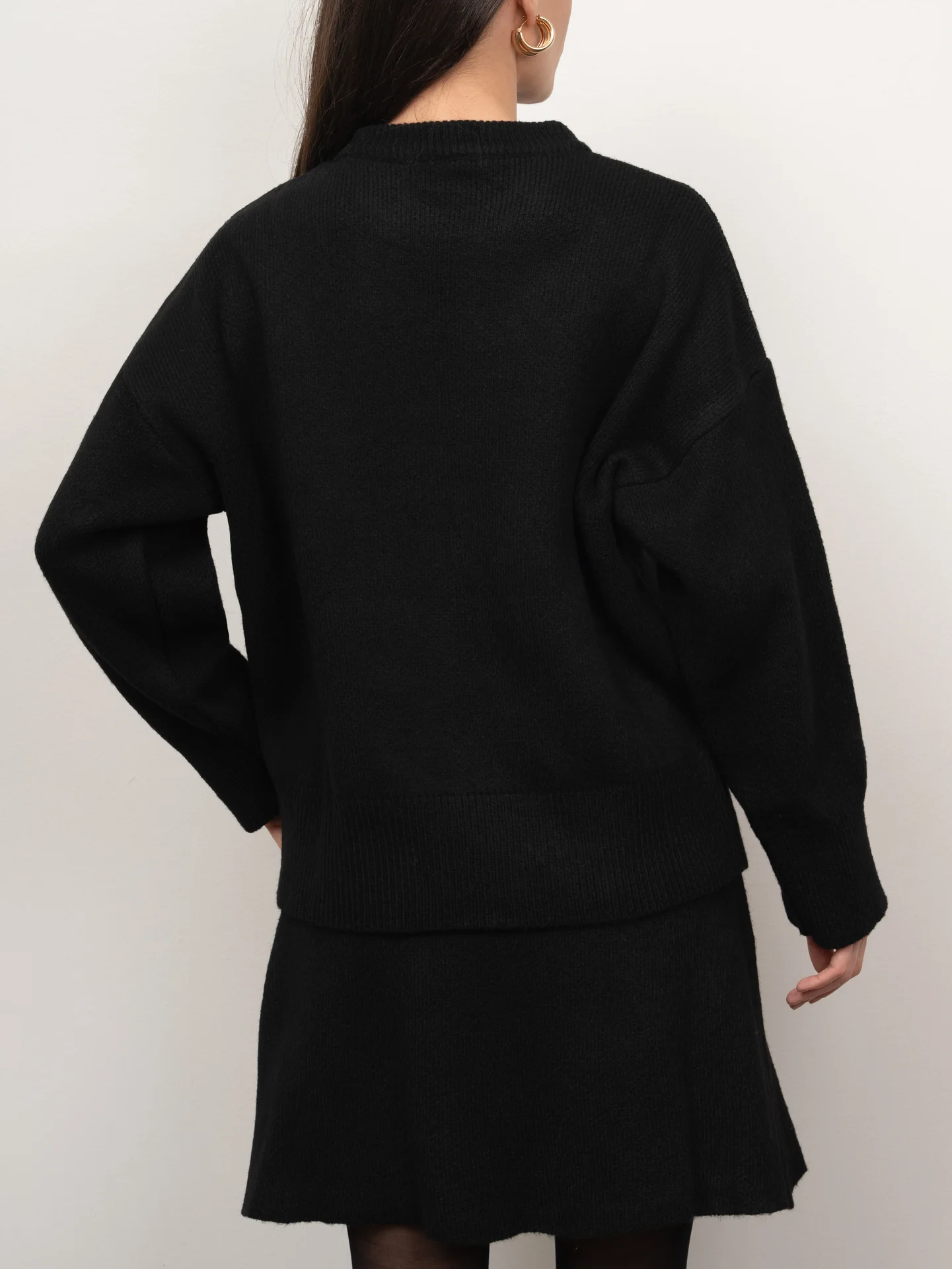 Трикотажный костюм с юбкой мини - миниатюра 3