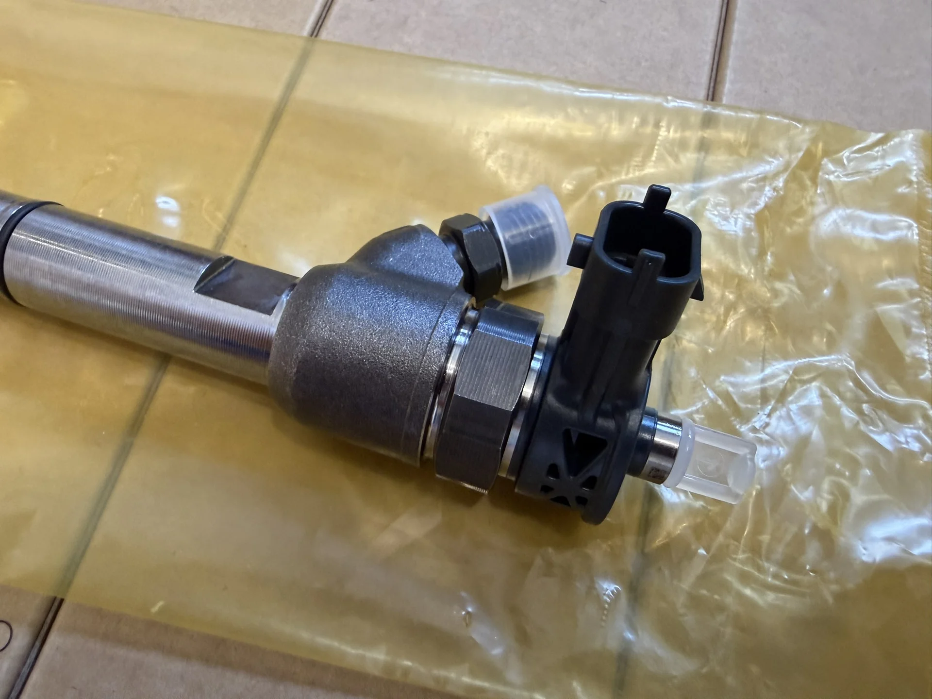 Топливная форсунка 338002R100 Santa Fe, Sorento - миниатюра 6