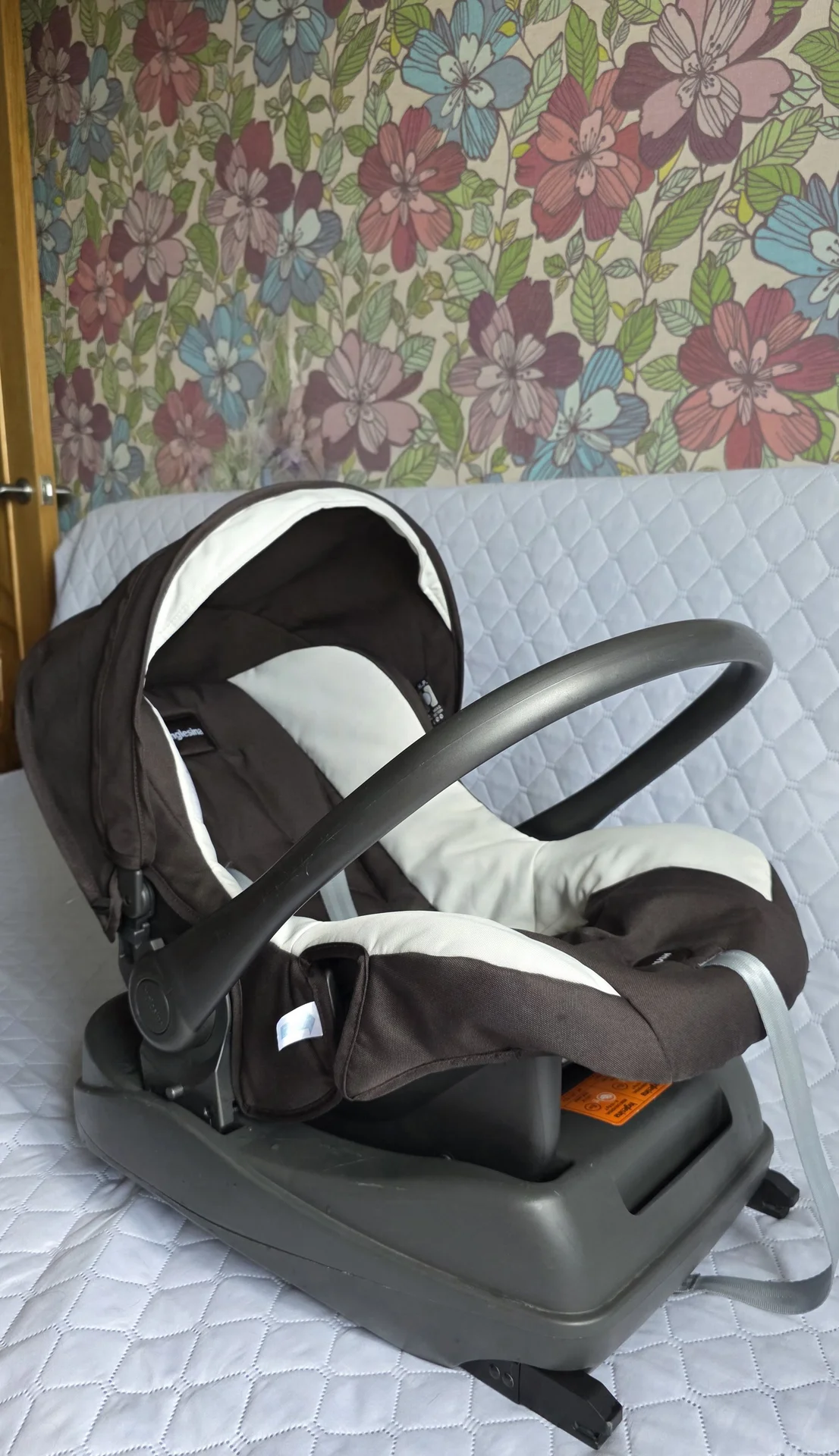Автокресло+Isofix Inglesina Huggy Multifix(Италия) - миниатюра 2