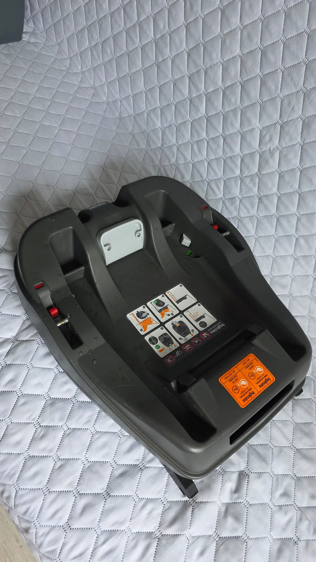 Автокресло+Isofix Inglesina Huggy Multifix(Италия) - миниатюра 9