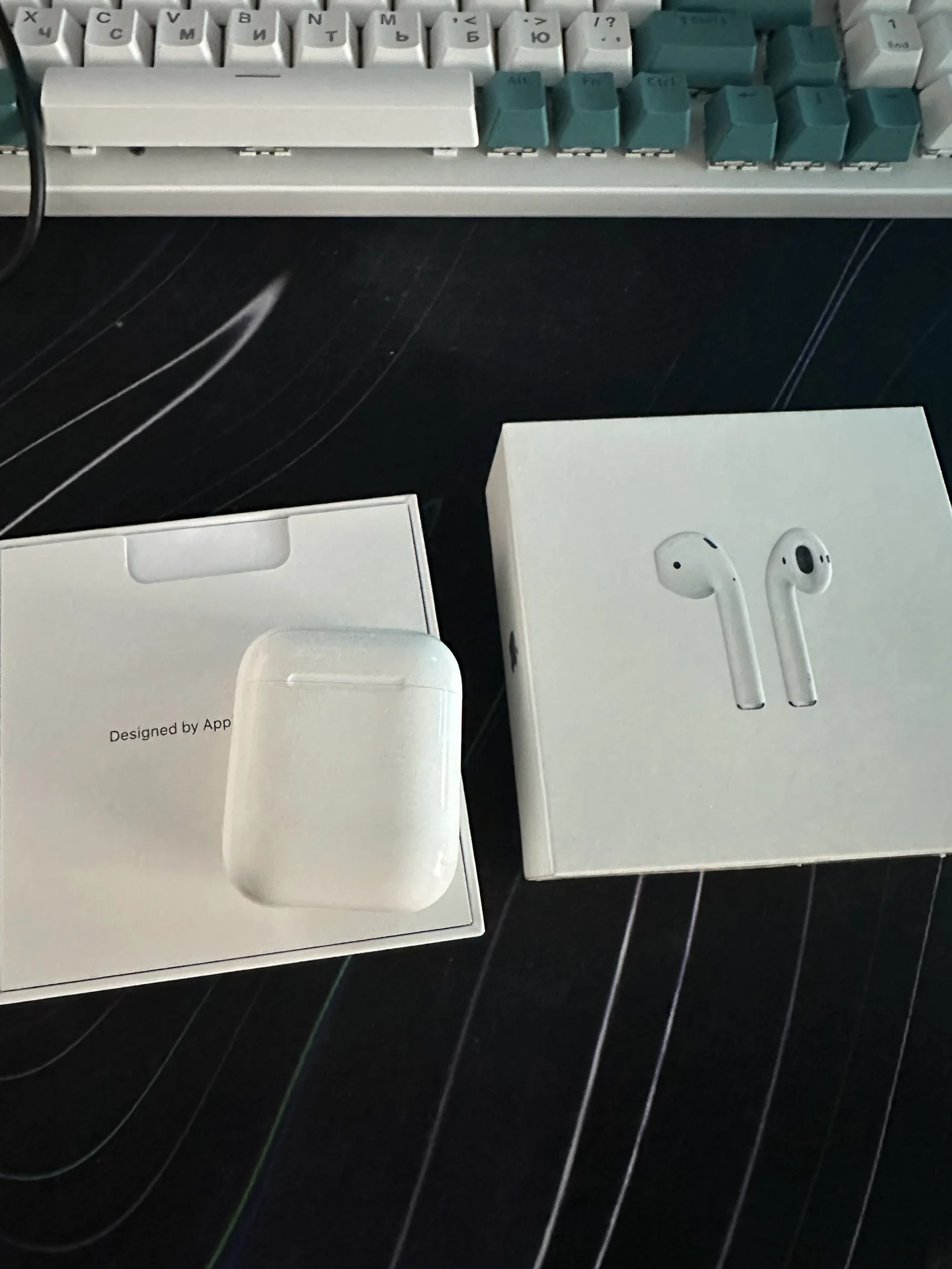 AirPods 2 - изображение 1
