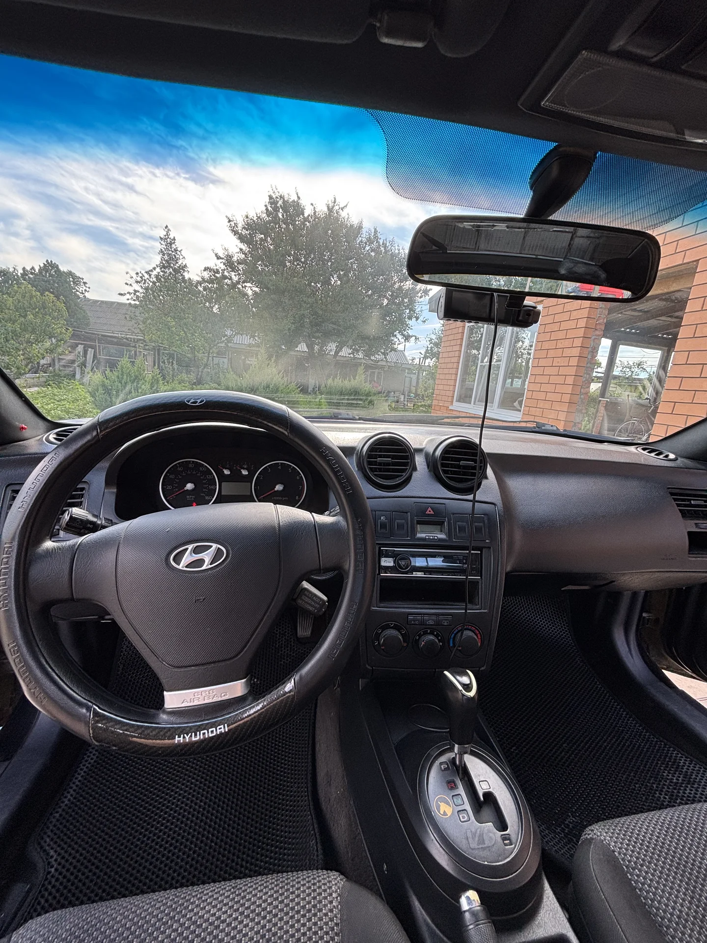 Hyundai tiburon - миниатюра 9