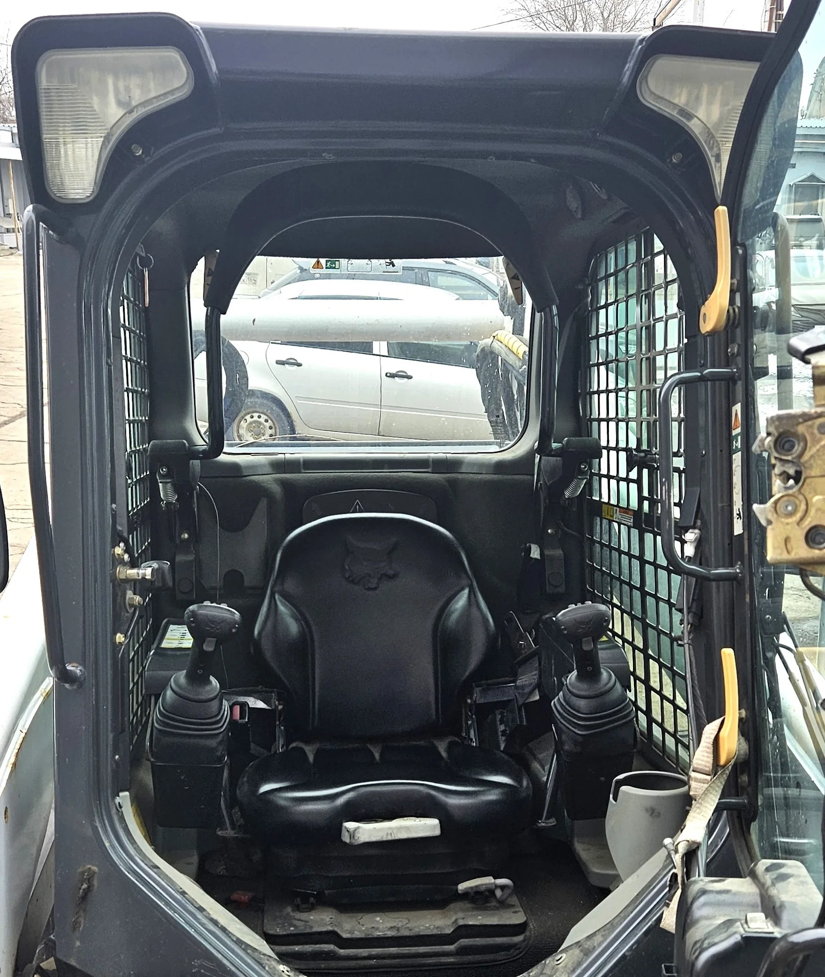 Мини-погрузчик Bobcat S850 - миниатюра 3