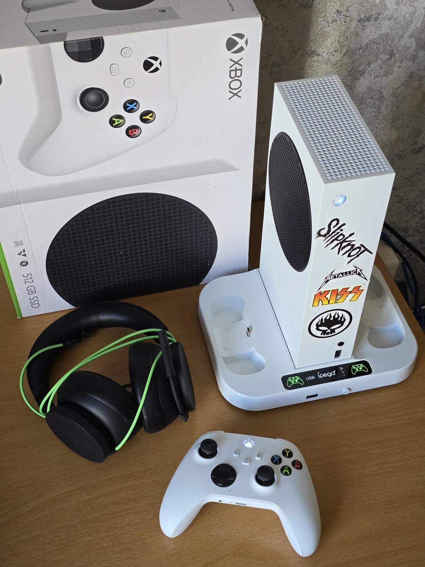 Xbox Series S + много игр + подписка - изображение 1
