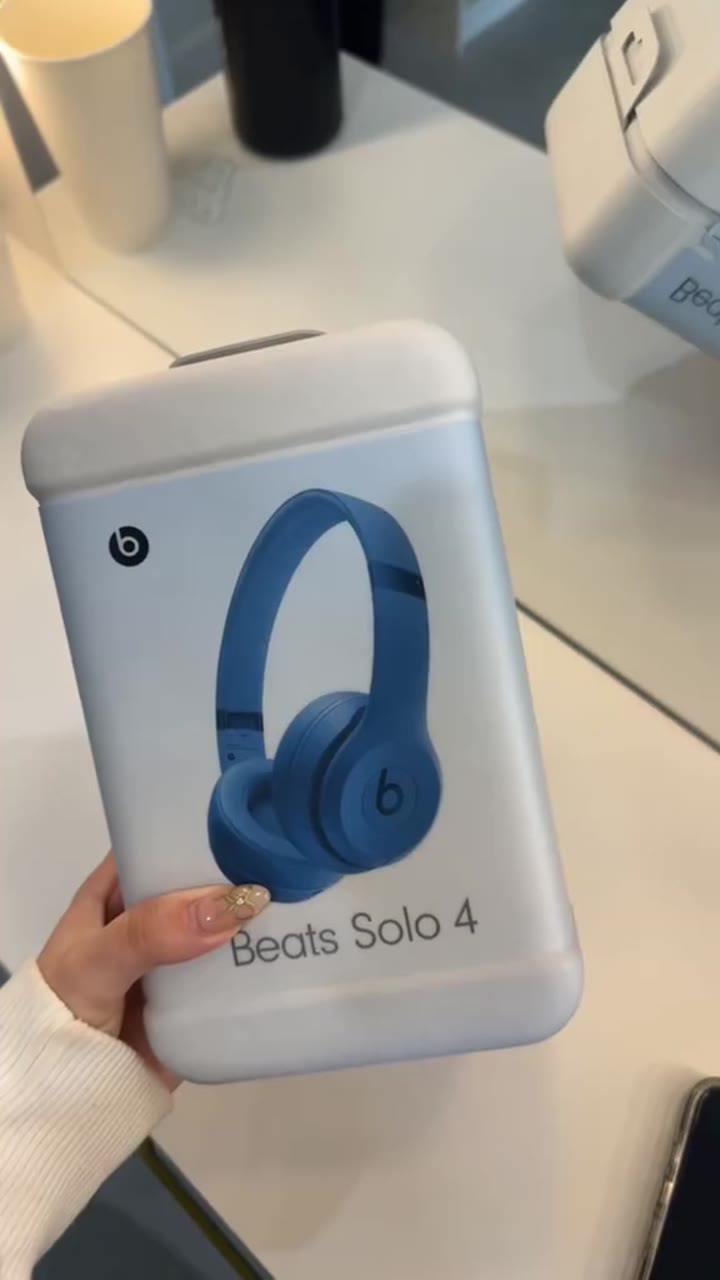 Beats Solo 4 Blue - видео 5