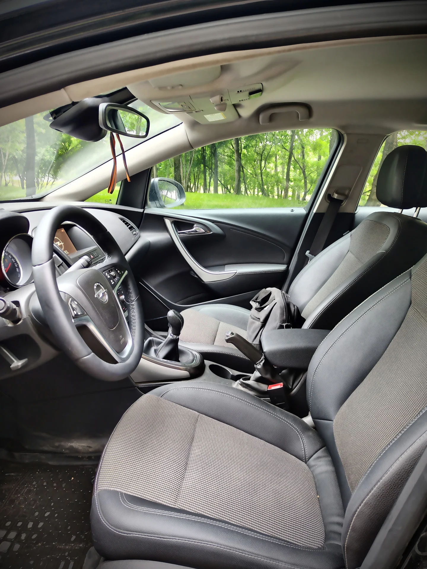 Opel Astra J Sports Touring Turbo🖤 - миниатюра 2