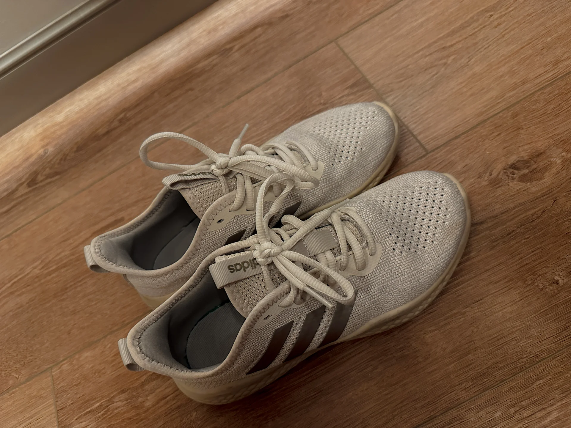 Кроссовки adidas - миниатюра 3