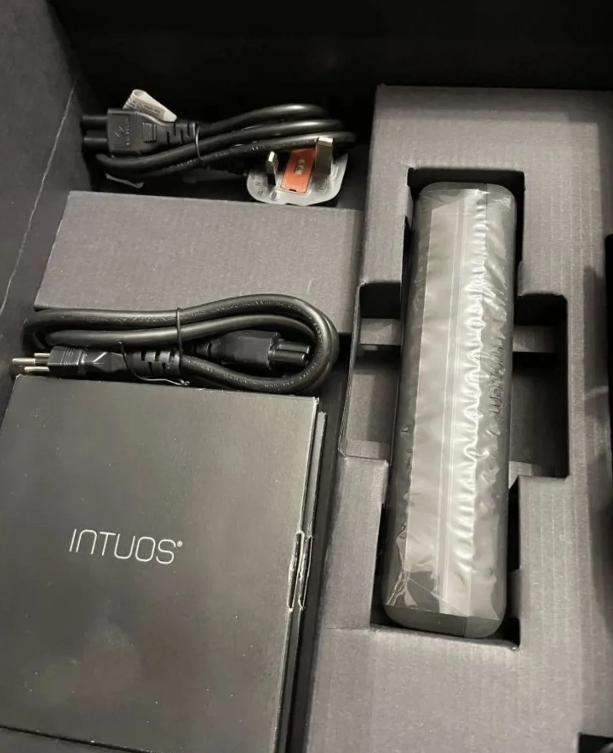 графический планшет Wacom Cintiq Companion 2nd - миниатюра 3