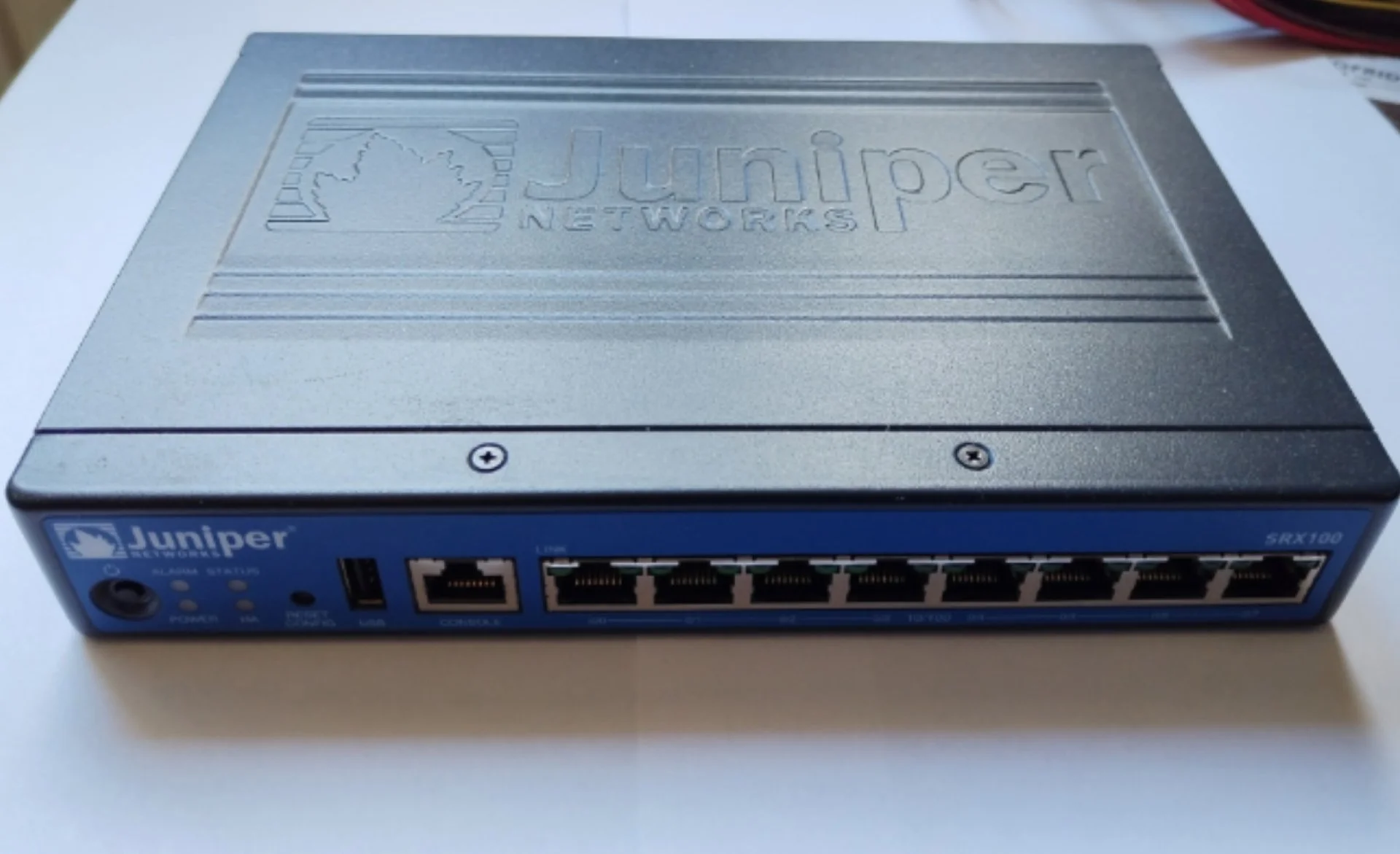 Маршрутизатор/межсетевой экран juniper srx100b - изображение 1