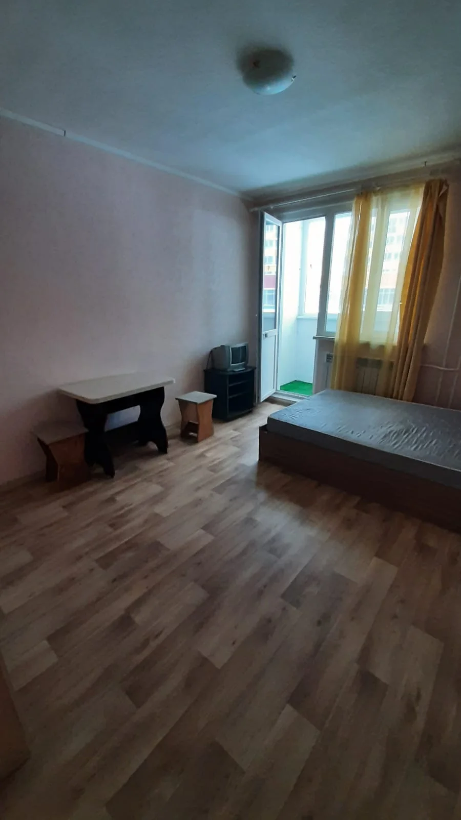 Продаю квартиру-студию ул.Светлая,11 - миниатюра 2