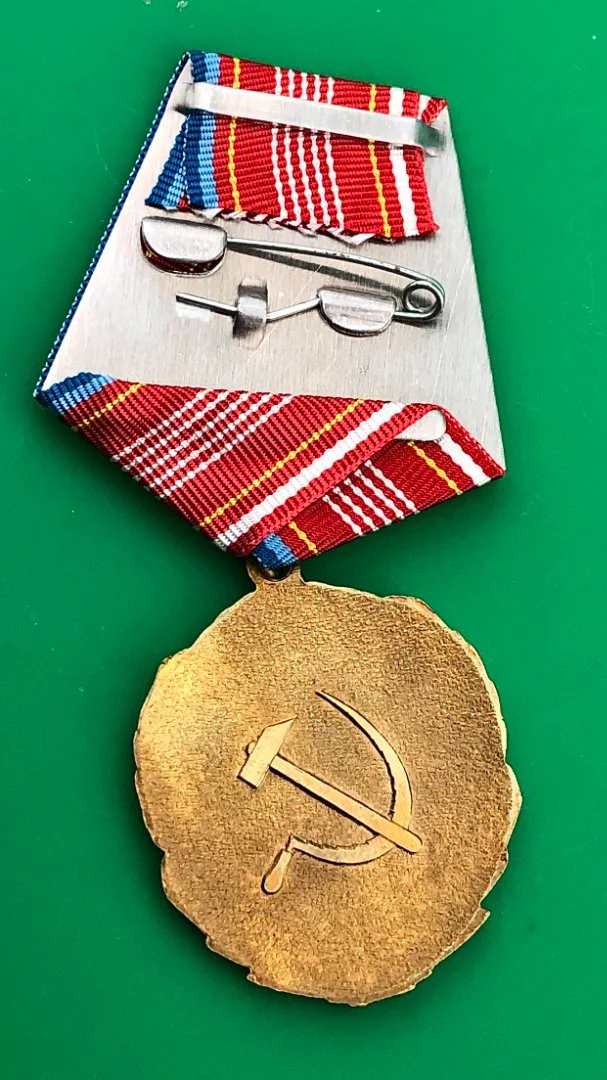знак 90 лет ВЛКСМ - миниатюра 2
