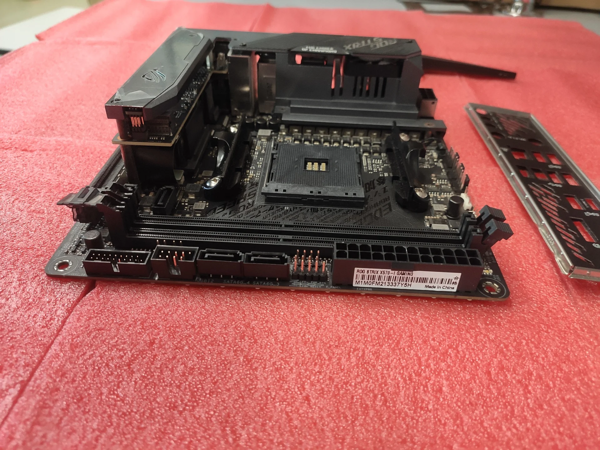 Материнская плата ASUS ROG Strix X570-I Gaming AM4 - миниатюра 5