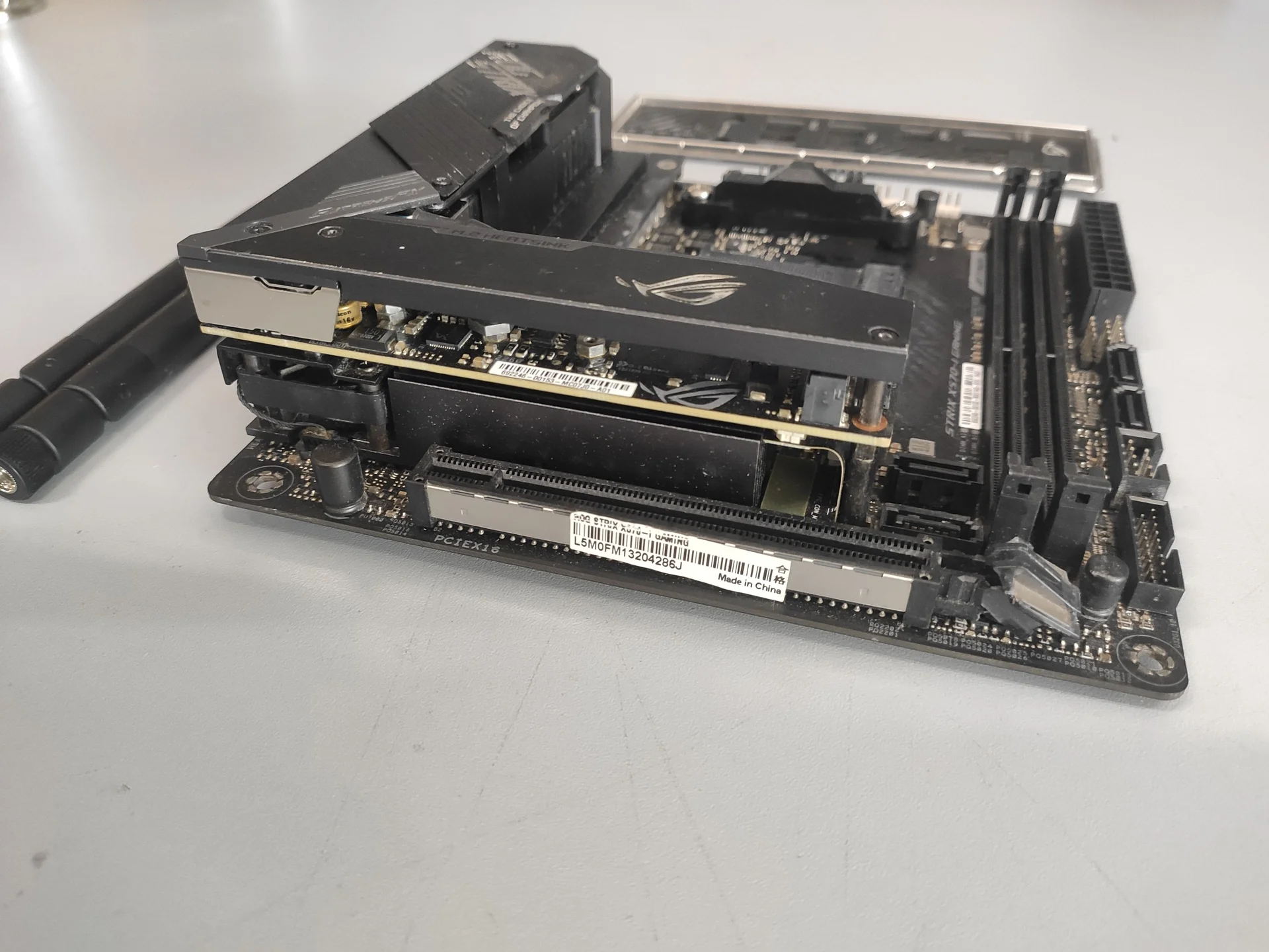 Материнская плата ASUS ROG Strix X570-I Gaming - миниатюра 2